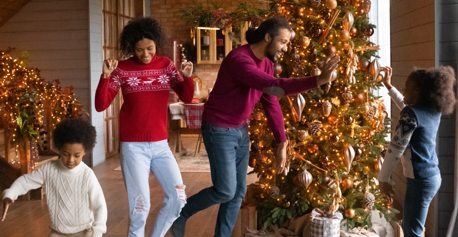 Crestron blog 2022 11 DecoratingTree rs