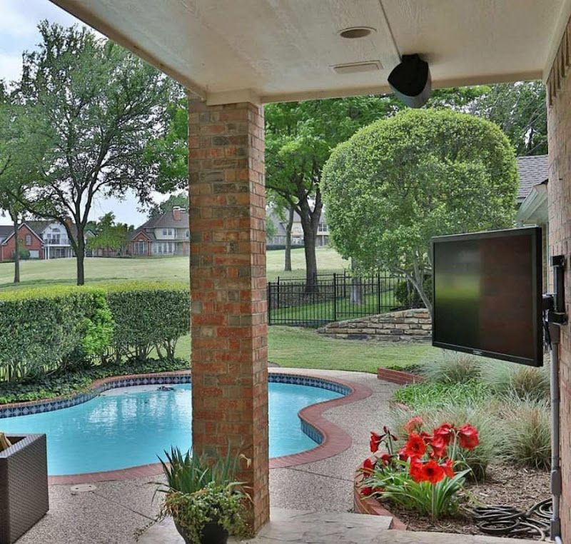 PLANNING A POOL PARTY FOR YOUR GRADUATE?